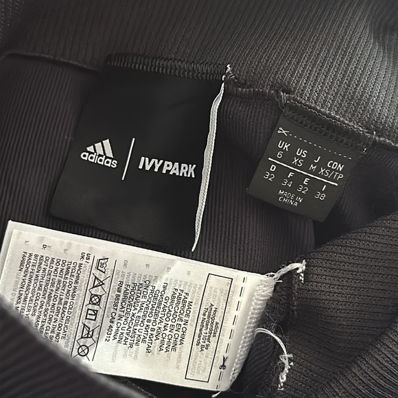 NWOT IVY PARK X ADIDAS circular three stripe leggings black XS - Picture 7 of 7